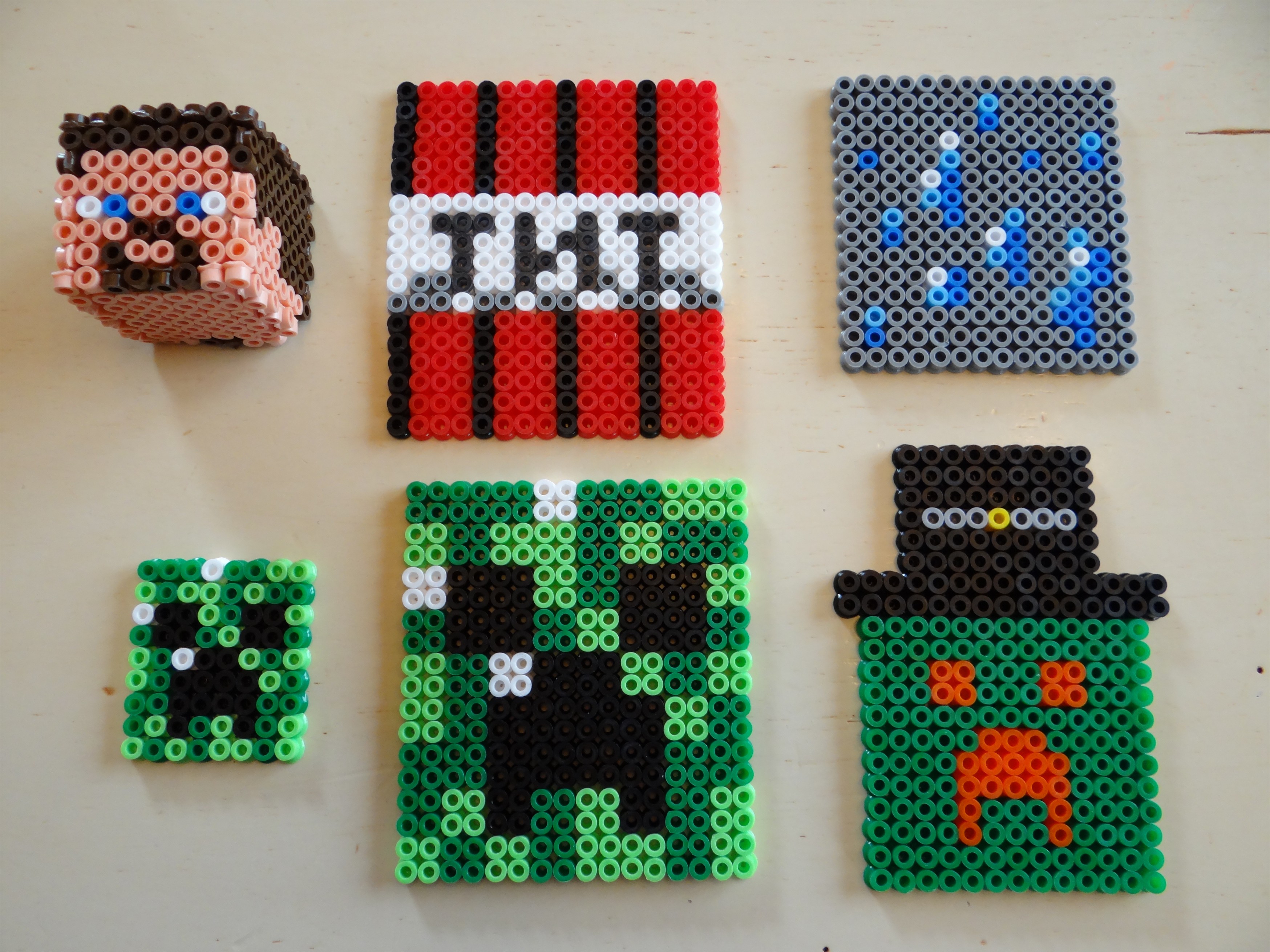 Hama beads Minecraft art | Bøggeløgga